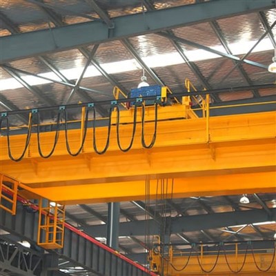 30 tonų variklio varomas virš galvos kranas